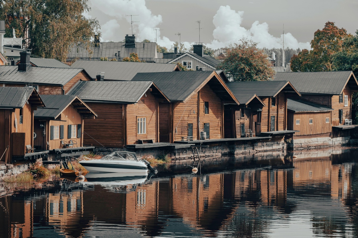 Ammatillisen verkoston rakentaminen LinkedInissä Suomessa