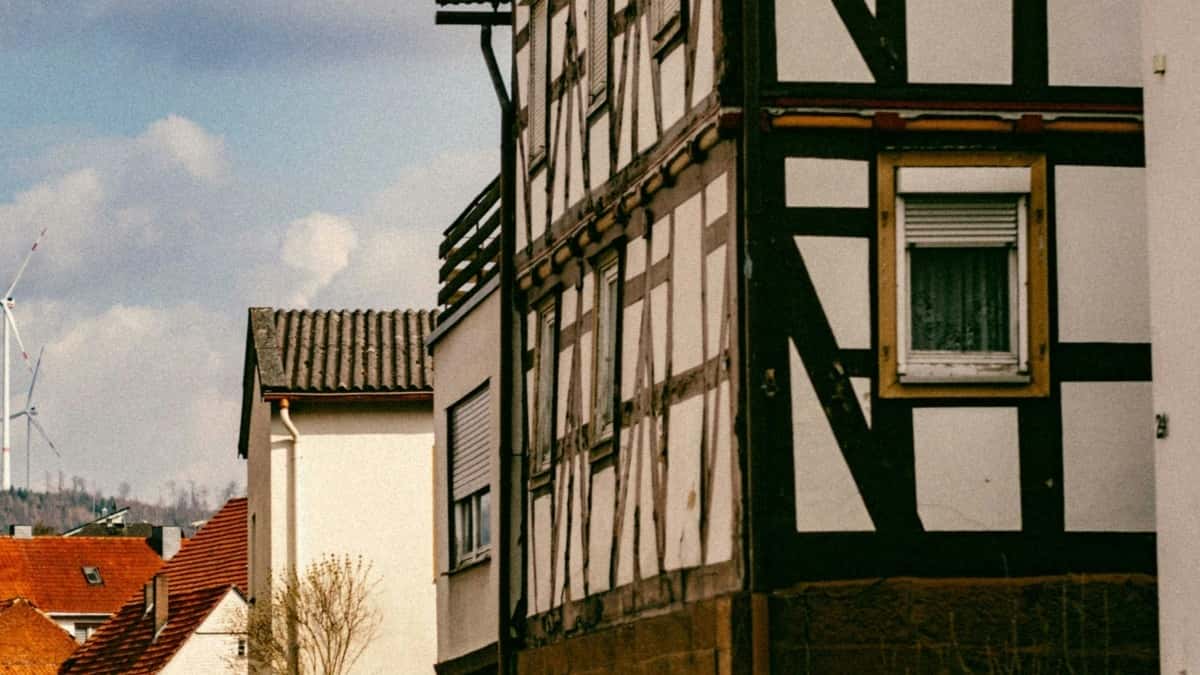 Miten LinkedIn vaikuttajat Suomessa tekevät brändiyhteistyötä USA_n kanssa