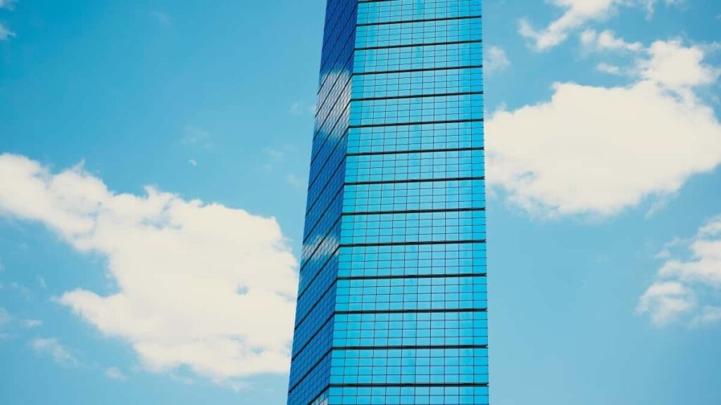 Kaytannon opas suomalaisille sisallontuottajille: miten loytaa ja lahestya Etela-Korean myyjia Shopeessa yhteistyota ja cross-promoota varten.