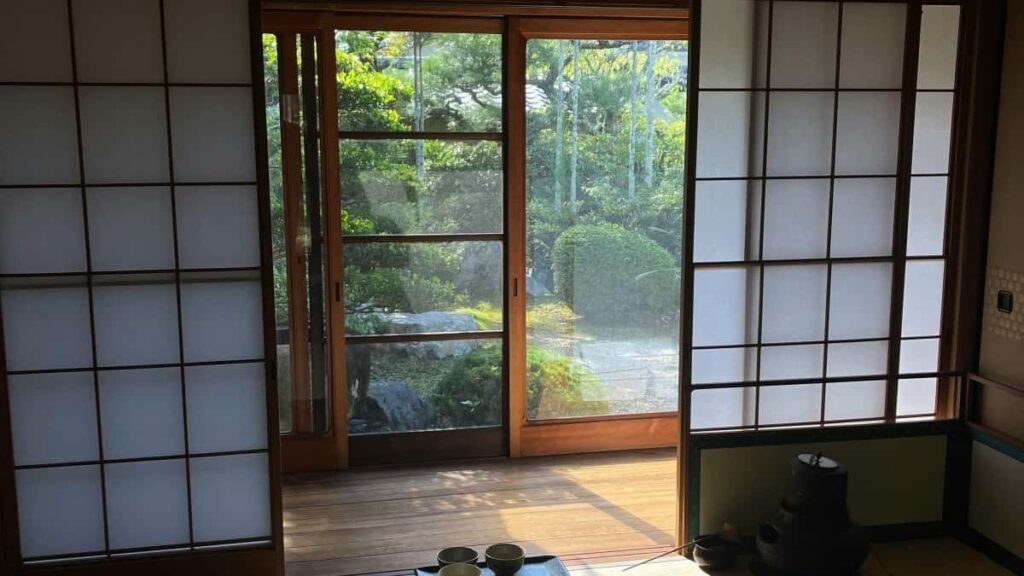 Opas suomalaiselle sisallontuottajalle: miten luoda yhteys Japanin brandeihin Roposossa ja rakentaa uskottavuutta top-brandien kanssa.