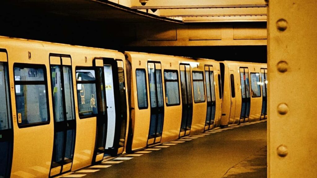 Kaytannon opas suomalaisille mainostajille: miten hyodyntaa Zaloa ja paikallisia kanavia Kreikassa erikoistarjouksen promoamiseen.