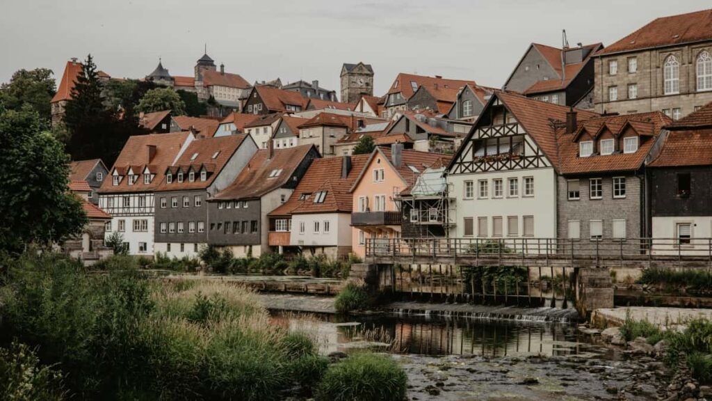 Kaytannon opas suomalaisille mainostajille: mista loytaa Panaman WhatsAppluovia ja miten muuttaa sitoutuminen konversioiksi.