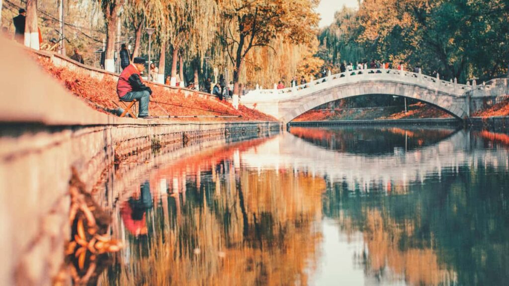 Kaytannon opas suomalaisille sisallontuottajille: miten loytaa ja lahestya Indonesian Etsy-brandeja yhteistyohon, mitka taktiikat toimivat paikallisesti ja miten rakentaa win-win-kampanja.