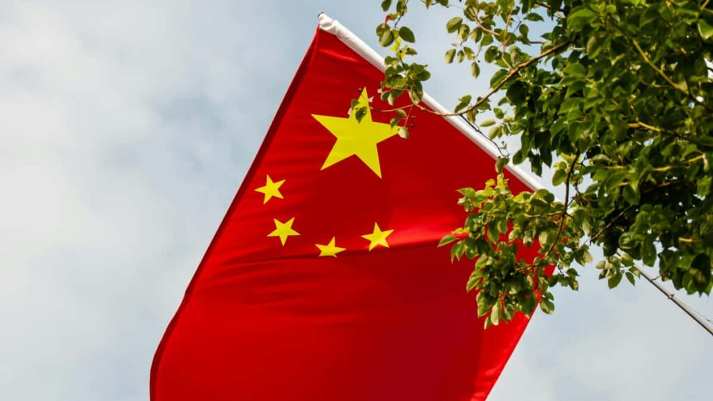 Kaytannon opas suomalaisille sisallontuottajille: miten loytaa ja pitchata Serbian brandeja, jotka nakyvat Hulussa, ja myyda lyhyita brandivideoita (short dramas).