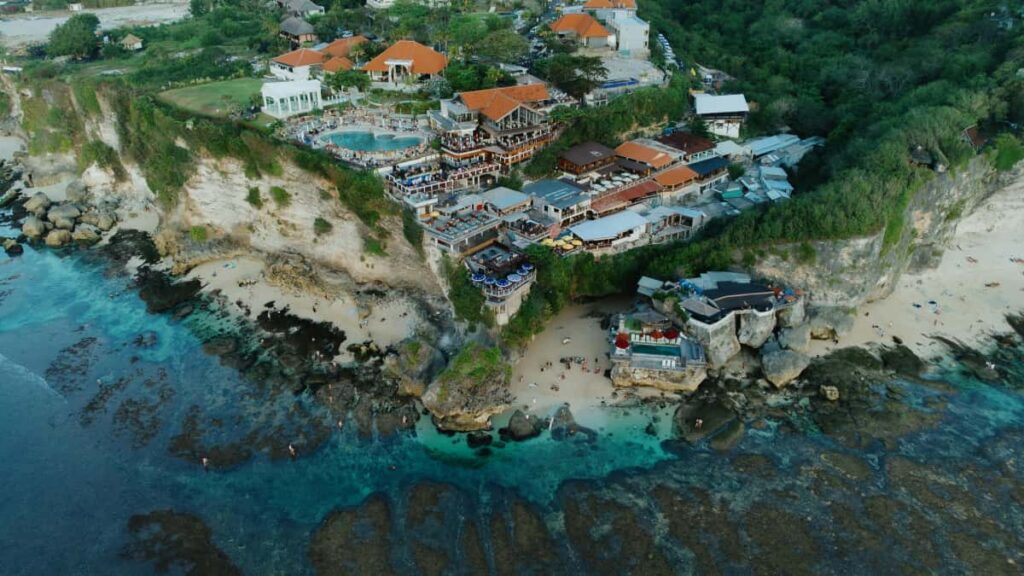 Kaytannon opas suomalaisille mainostajille: miten loytaa Meksikon Redditsisallontuottajia, rakentaa luottamusta ja mitata branditunnetta paikallisessa keskustelukentassa.