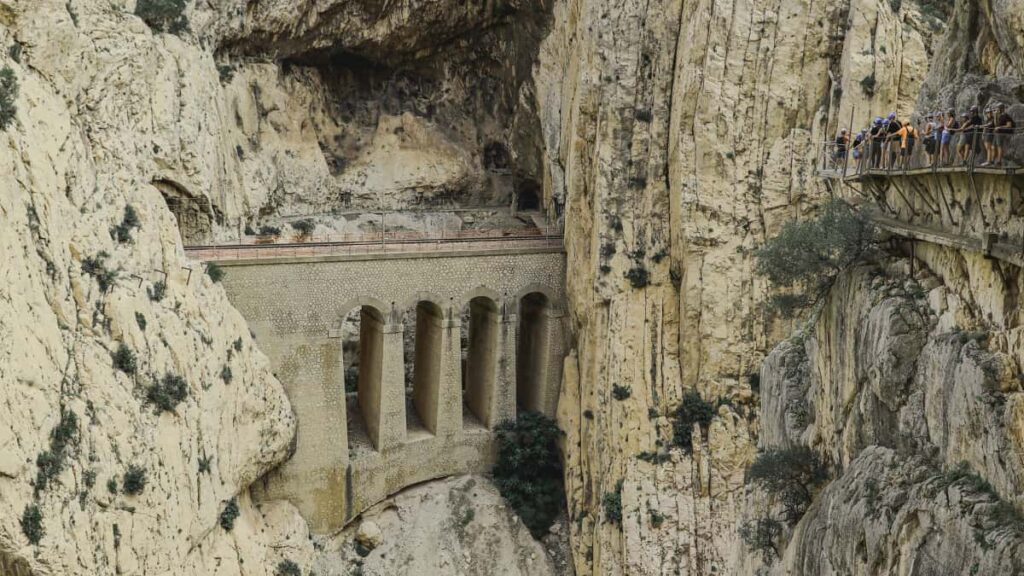 Konkreettinen opas suomalaisille mainostajille: mista loytaa Ranskan WeChatsisallontuottajat, miten arvioida yhteistyokelpoisuutta ja mita huomioida datan, ian ja luottamuksen nakokulmasta.