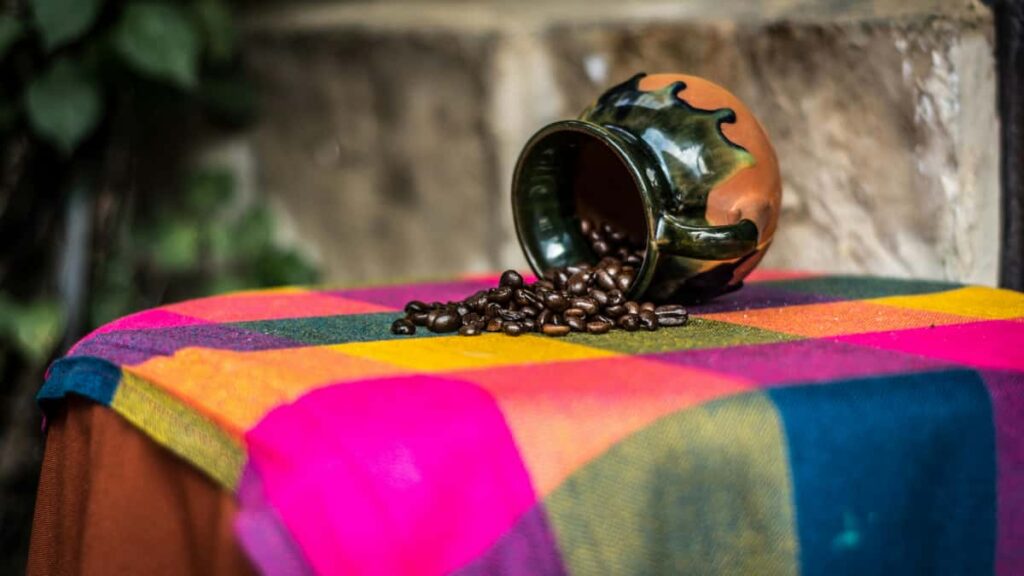 Konkreettinen opas suomalaiseen sisallontuottajaan: miten loytaa ja lahestya Tanskan brandeja eBaylla, tehda yhteistyota ja tuoda terveellisia arjen tapoja seuraajille.