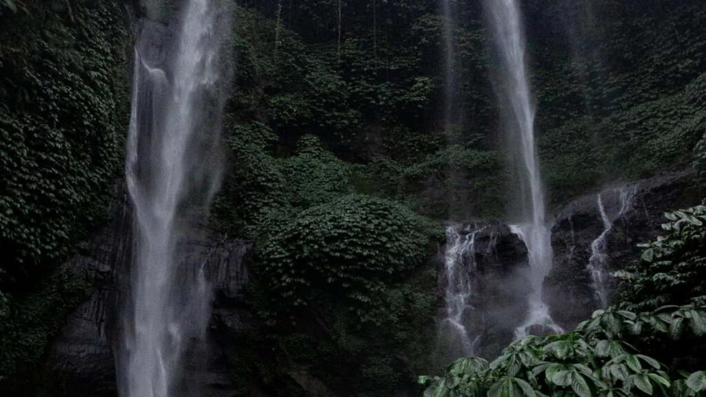 Kaytannon opas suomalaiselle kauneusvaikuttajalle: miten loytaa ja lahestya Egyptin brandeja Redditissa, rakentaa luottamus ja saada ambassador-diileja.