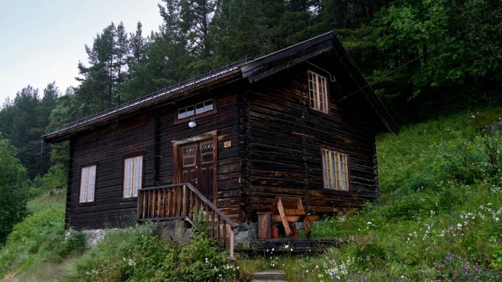 Kaytannon opas suomalaista luojaa varten: vaiheittaiset taktiikat LinkedInverkostoitumiseen Vietnamin brandien kanssa, paikalliset trendit ja esimerkit.