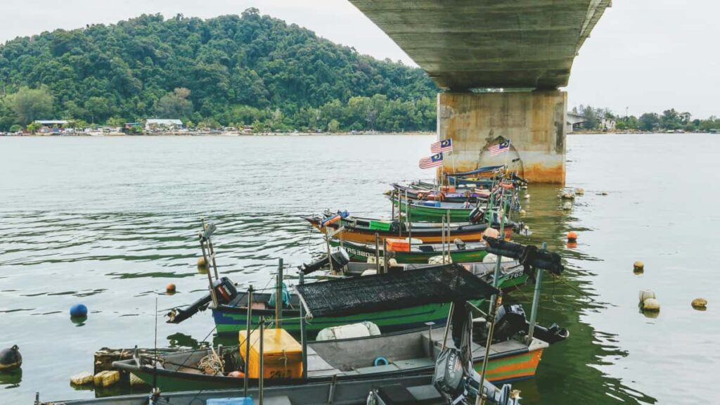 Kaytannon opas suomalaisille sisallontuottajille: miten loytaa, lahestya ja rakentaa pitkaaikaisia brandiyhteistyoita kiinalaisten brandien kanssa Disney Plus -yhteyksien kautta.