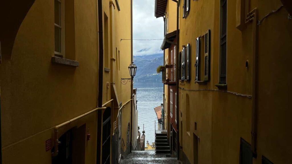 Kaytannon opas suomalaiselle sisallontuottajalle: miten loytaa ja lahestya Thaimaan brandeja VKontaktessa musatrendeihin yhteistyohon.