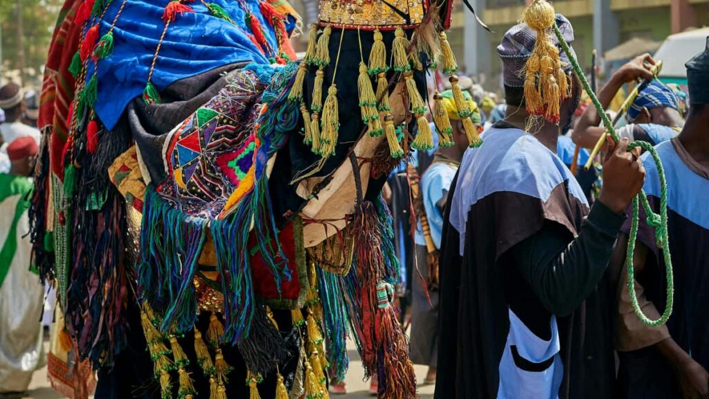 Kaytannon opas suomalaisille mainostajille: mista loytaa Kiinasta Facebook-tekijoita, miten arvioida uskottavuutta ja muuttaa sitoutuminen liideiksi 2025-tilanteessa.