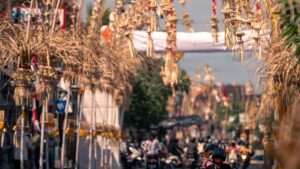 Kaytannon opas suomalaiselle mainostajalle: miten loytaa Myanmarin Shopeesisallontuottajat ja rakentaa vaikuttajavetoinen kestavyyskampanja paikallisella otteella.