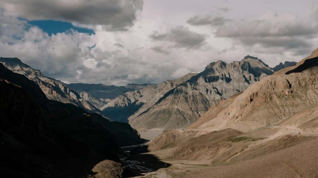 Kaytannon opas suomalaisille mainostajille: miten loytaa ja tehda yhteistyota nigerialaisten Redditluojaajien kanssa ihonhoitotuotteille kaytannot, riskit ja konkreettiset lahteet.