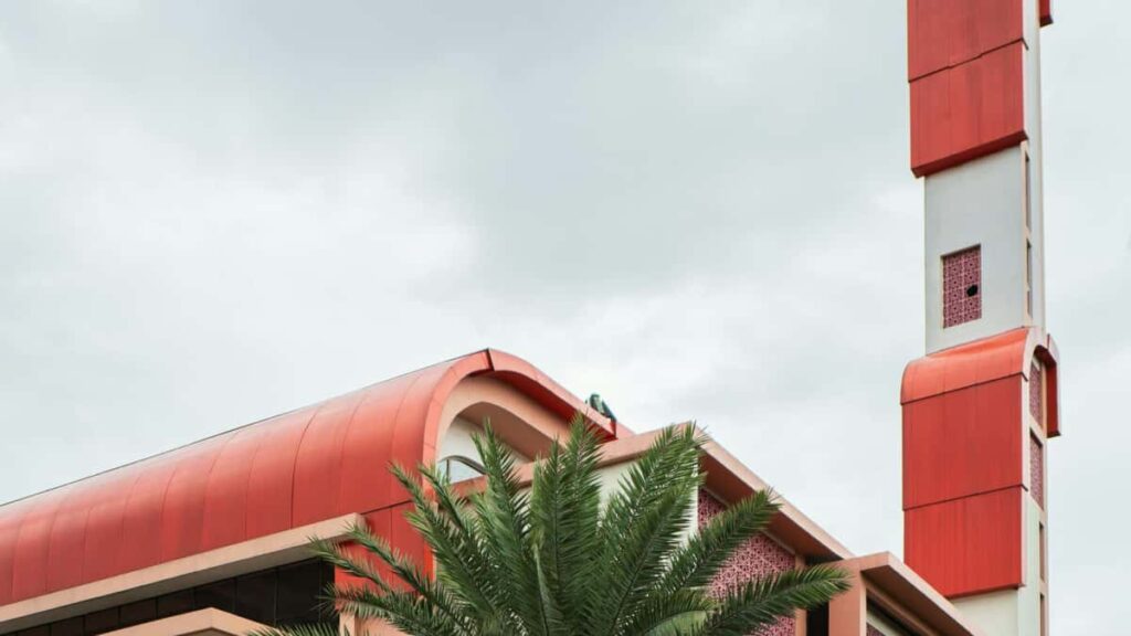 Kaytannon opas suomalaiselle sisallontuottajalle: miten lahestya Meksikon brandeja Twitterissa unboxing-yhteistoita varten, viestipohjat, kontaktikanavat ja kulttuuriset huomioinnit.