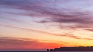 Kaytannon opas suomalaisluojalle: miten lahestya Algerian brandeja Twitterissa yhteistyohon tuottavuusoppaita varten sisaltaa kontaktipotentiaalin, viestipohjat ja riskivinkit.