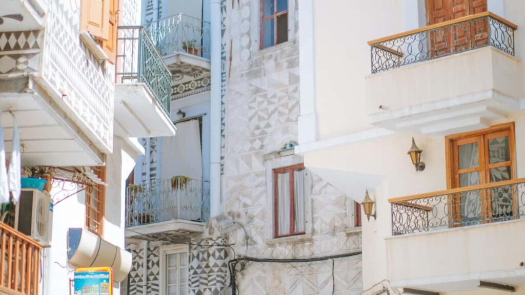 Kaytannon opas suomalaisluojalle: miten lahestya Libanonin muotibrandeja Instagramissa styling-haasteita varten viestipohjat, kulttuurituntemus ja lahestymistavat.