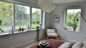 Konkreettinen opas suomalaiselle sisallontuottajalle: miten lahestya Iso-Britannian brandeja YouTubessa, rakentaa uskottavuutta ja skaalata yhteistyotoppeihin.