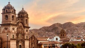 Kaytannon opas suomalaisille mainostajille: miten loytaa Latvian KakaoTalksisallontuottajia ja rakentaa pitkaaikaisia kumppanuuksia midtierluokan kanssa.