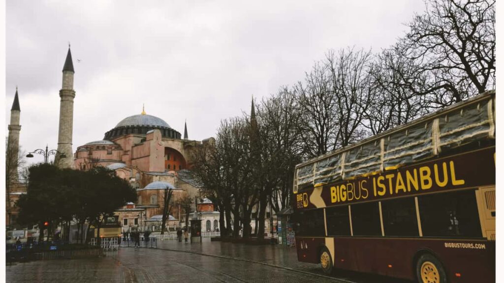 Kaytannon opas suomalaisille mainostajille: miten etsia ja aktivoida Sveitsin Twitchluovia uuden singlen promoamiseksi yhdessa tekijoiden kanssa.